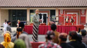 Ganjar Jamin Kesejahteraan Guru Honorer di Hari Guru Nasional 2022