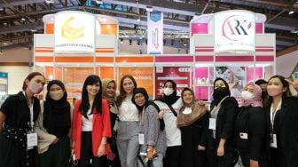 Berikan Penjelasan Tentang Kemasan Kosmetik, Pengunjung Antusias Datangi Booth Lisaboy di Cosmobeaute 2022