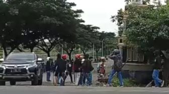 Tawuran Puluhan Pelajar di Tuban Bawa Sajam, 4 Bocah Luka-luka