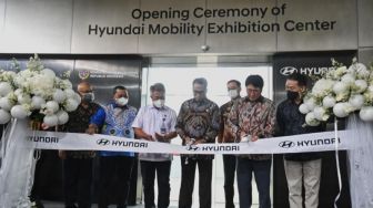 Menhub Resmikan Pusat Pameran Kendaraan Listrik Hyundai di TMII, Ada Mobil Terbang Juga