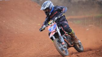 Peserta dari Berbagai Daerah Perebutkan Piala Walikota Tangerang Grasstrack Motorcross Championship 2022