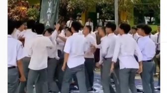 Viral Siswa MAN 1 Malang Kompak Prank Guru di Hari Guru Nasional