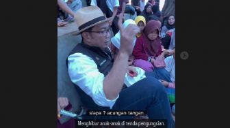 Momen Ridwan Kamil Bikin Anak Penyintas Gempa Cianjur Tertawa Lepas