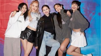 Squad Goals! Selena Gomez Bagikan Foto Kebersamaan dengan Blackpink