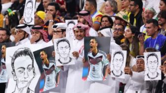 Sindir Sikap Jerman Soal LGBTQ, Puluhan Foto Mesut Ozil Dipajang di Laga kontra Spanyol