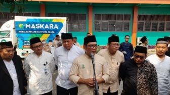 Datang ke Kota Bekasi, Ridwan Kamil Kasih Tanda Ini Saat Disinggung Gabung Partai Golkar