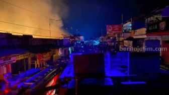 Kebakaran Hebat Pasar Terbesar di Blitar Sampai Dikeroyok Damkar dari Malang, Tulungagung, Kediri