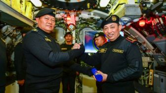 Penyematan Brevet Hiu Kencana oleh KSAL kepada Kapolri Bukti Soliditas Polri-TNI