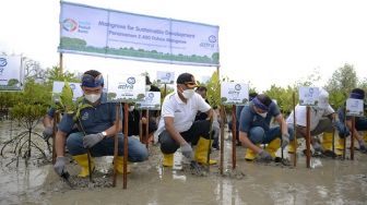 Estafet Peduli Bumi di Denpasar, Asuransi Astra Pasang Solar Panel sampai Bagikan Literasi Keuangan