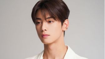 Berhati Malaikat, Cha Eun Woo Buka Pameran Foto untuk Bantu Warga Tak Mampu