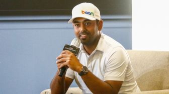 Pegolf India Anirban Lahiri saat konferensi pers jelang turnamen BNI Indonesian Masters 2022 di Royale Jakarta Golf Club, Jakarta Timur, Selasa (29/11/2022). [Suara.com/Alfian Winanto]