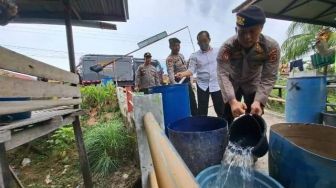 Krisis Air Bersih, 9 Ton Air di Suplly Polda Jambi ke Warga Seberang
