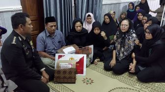 Jenazah Bripda Khoirul Anam, Korban Kecelakaan Helikopter Polri Dimakamkan di Magetan