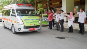 Dua Unit Ambulans dan Tiga Mobil Penunjang Diberangkatkan Pemkab Kediri ke Cianjur