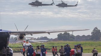 Kapolri Pimpin Upacara Penyerahan Dua Jenazah Korban Helikopter Polri Jatuh di Babel