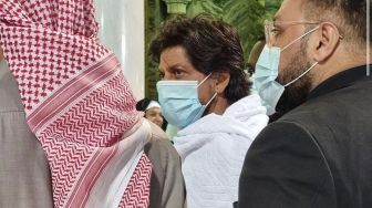 Shah Rukh Khan Jalani Ibadah Umrah