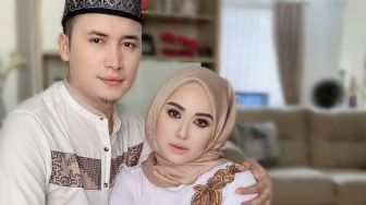 Rani Tamara Bersyukur Bisa Umrah Bareng Suami di Tengah Kesibukannya