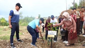 Grup MIND ID Turut Sukseskan Program BUMN: Menanam Pohon, Menanam AKHLAK