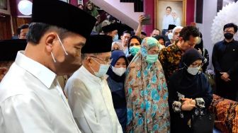 Jokowi dan JK Bertakziah Bersama ke Rumah Duka Mendiang Ferry Mursyidan Baldan