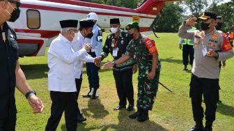 Gubernur Andi Sudirman Dampingi Wapres KH Maruf Amin ke Wajo Naik Helikopter