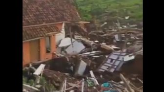 Beredar Video Kondisi Rumah di Garut Selatan Rata dengan Tanah Pasca Gempa 6,4 Magnitudo, Begini Kebenarannya