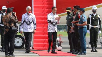 Satu Pesawat dengan Jokowi, Ganjar Sebut Bahas Pendidikan Indonesia dengan Presiden
