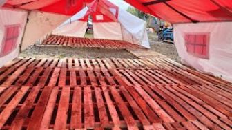 Antisipasi Hujan, Kemensos Modifikasi Tenda di Posko Pengungsi Cianjur
