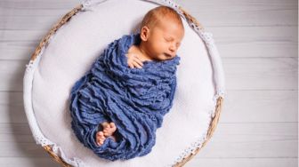 5 Tradisi Unik untuk Bayi Baru Lahir, Punya Makna yang Berbau Agamis