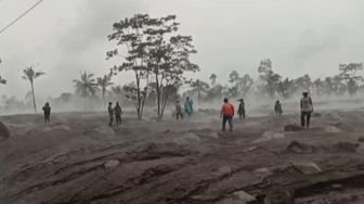 Warga Jangan Panik! Gubernur Jatim Khofifah Pastikan Jalur Evakuasi Terdampak Erupsi Gunung Semeru Sudah Tersedia