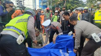 Tragis! Pemotor Abdul Gani Tewas Dilindas Kereta Api Karena Terobos Perlintasan di Sawah Besar