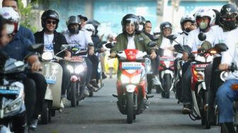 Menteri Pemberdayaan Perempuan dan Perlindungan Anak Bintang Puspayoga Jelajahi Kota Bandung Pakai Motor Listrik