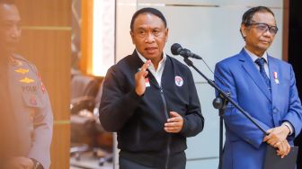Menteri Pemuda dan Olahraga (Menpora) Zainudin Amali memberikan keterangan saat konferensi pers di Gedung Kemenkopolhukam, Jakarta Pusat, Senin (5/12/2022). [Suara.com/Alfian Winanto]