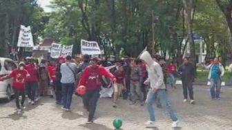 Suporter PSM Makassar Rusak Kantor Gubernur Sulsel Mengatasnamakan Aliansi Peduli Mattoanging