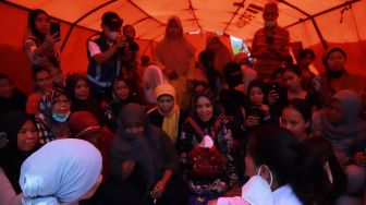 Sambangi Posko Korban Gempa Cianjur, Dirut Pertamina Serahkan Bantuan