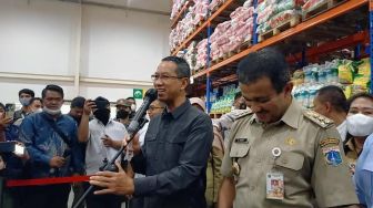 Blusukan ke Pasar Induk Kramat Jati, Heru Budi Banjir Keluhan Pedagang: Harga-harga Naik Lho Pak