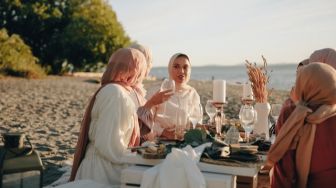 Orang Indonesia Disebut Kurang Piknik, Makannya Healing Dong