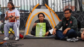 Aksi Tolak Pengesahan KUHP di Gedung DPR Dibubarkan Polisi, Korlap Dapat Pesan Minta Tenda Dibongkar