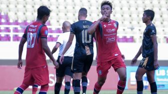 Hasil Liga 1: Arema FC Gasak Dewa United 2-0 di Manahan