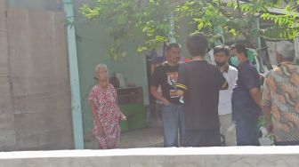 LIVE UPDATE dari Rumah Kos Pelaku Bom Bunuh Diri Polsek Astanaanyar yang Berada di Sukoharjo