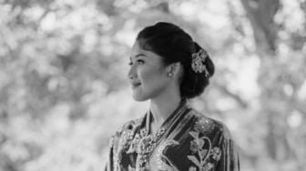 Cantik dan Anggun Dengan Setelan Kebaya, Warganet Sebut Erina Mirip Ani Yudhoyono