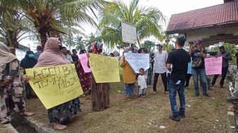 Sekelompok Warga di Lhokseumawe Demo Tolak Keberadaan Imigran Rohingya