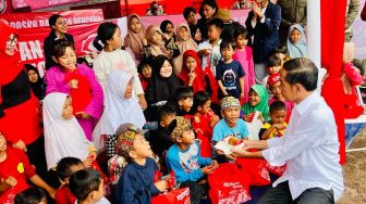 Kembali ke Cianjur, Jokowi Tengok Anak-anak Korban Gempa Sedang Jalani Trauma Healing