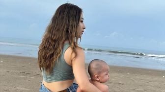 Viral Nikita Willy Pilih Dipanggil 'Ibu' oleh Baby Izz, Publik: Sederhana tapi Berkesan Mulia
