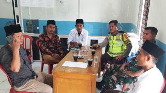 Melalui Komsos Babinsa Bersilahturahmi Ke perangkat Desa Binaan.