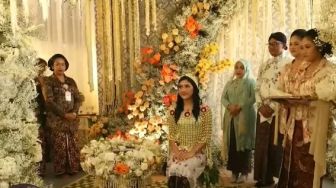 Prosesi Siraman Erina Gudono, Sang Putri Tampil Cantik dengan Setelan Kebaya Hijau Muda Hingga Balutan Batik Nogosari