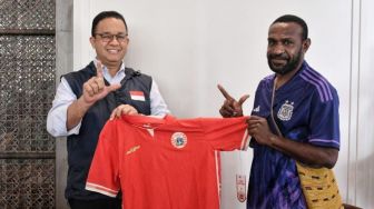 Kena Semprot, Anies Diminta Jangan Bawa Jersey Persija saat Kampanye