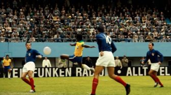 Fans Bola Wajib Nonton! Ini 5 Fakta Menarik Film "Pele: Birth of Legend"