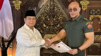 Selamat! Deddy Corbuzier Dianugerahi Pangkat Letkol Tituler TNI AD Oleh Prabowo