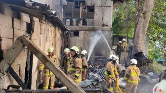 Diduga Korsleting Listrik, 3 Rumah Hangus Terbakar di Matraman