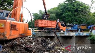 Memalukan! Masih Ada Warga Bekasi Buang Sampah Sembarangan, Ini Buktinya